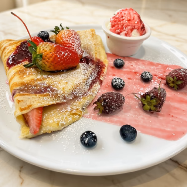 Crepe de frutos rojos del restaurante de Pastelería Dulcita, sede Calle 72