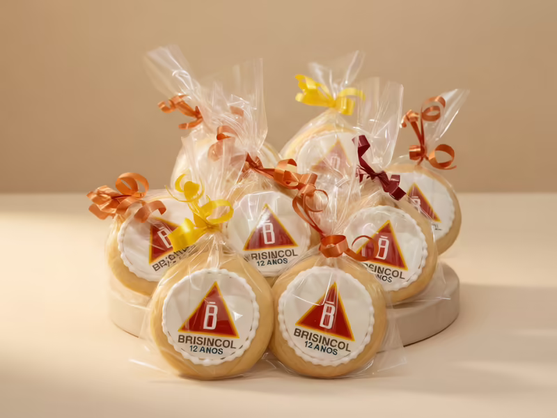Galletas personalizadas empacadas individualmente para evento empresarial en Bogotá — Pastelería Dulcita
