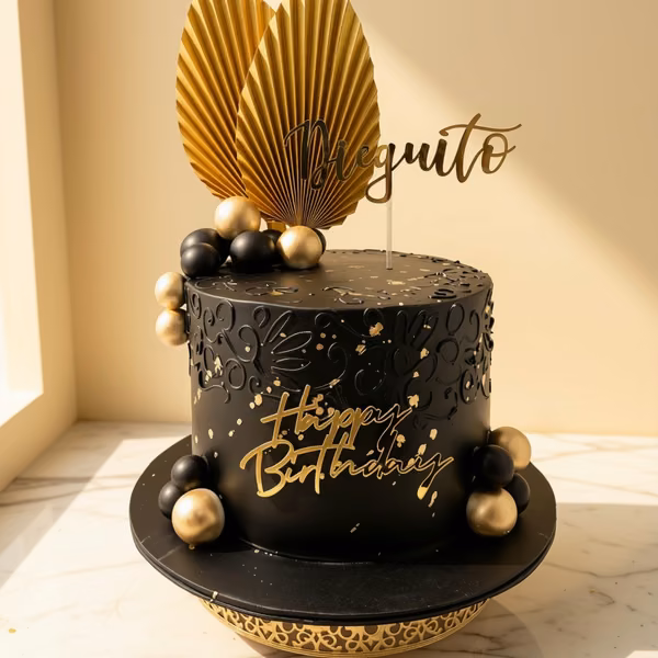 Torta de cumpleaños elegante en negro y dorado celebrada con Pastelería Dulcita en Bogotá